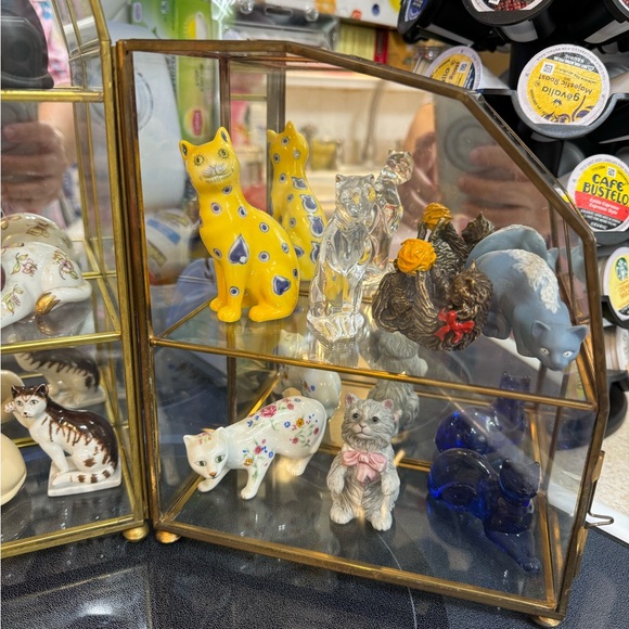 Franklin Mint - 2 side glass cases with 15 high end cat figurines. 2 of 2 - Picture 3 of 6